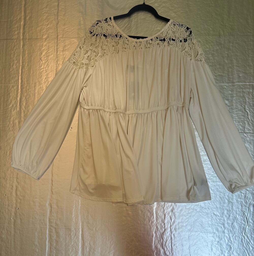 Torrid Size 2 Ivory Lace Yoke Peasant Blouse Long Sleeve NWT